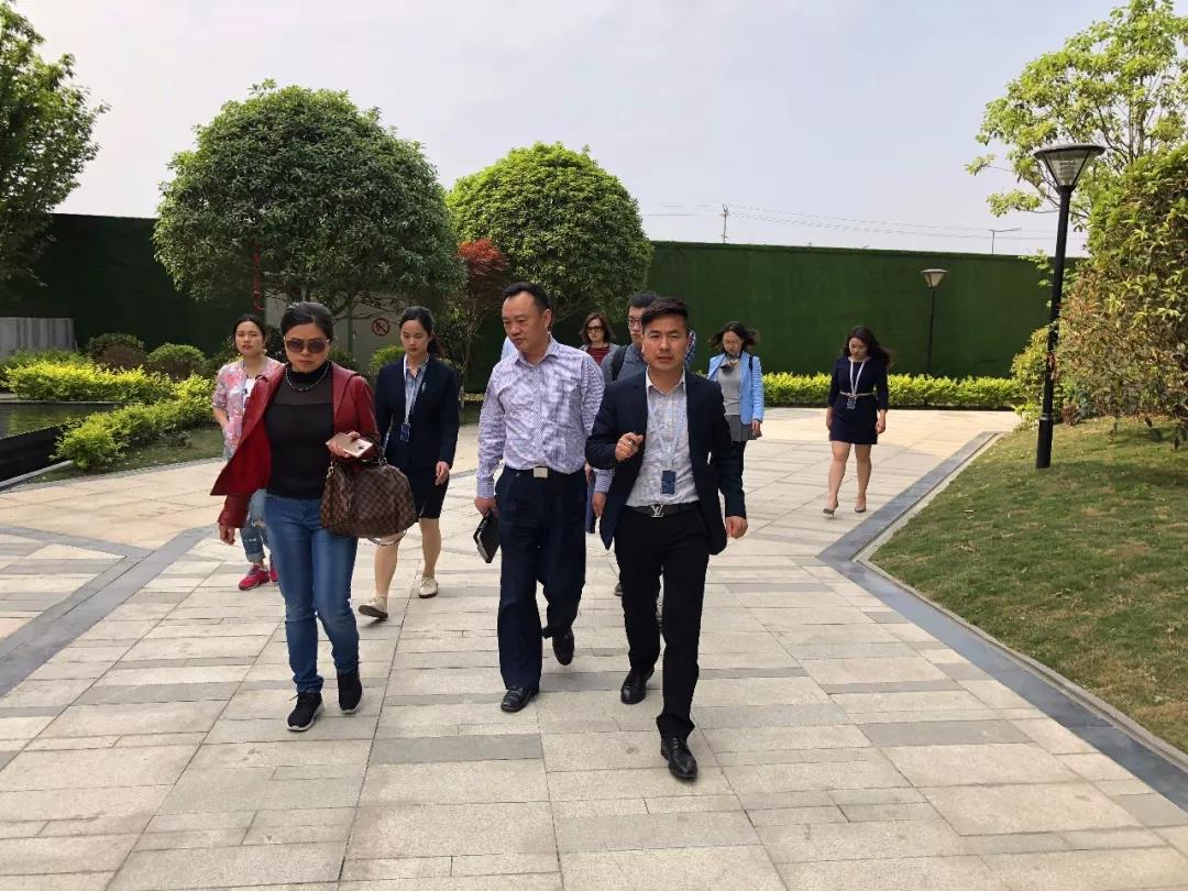 成都市委宣传部考察团一行调研明博官方网站_明博MINGBO(中国)
视觉文创产业园区