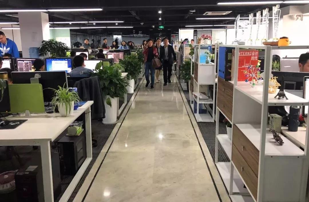 成都市委宣传部考察团一行调研明博官方网站_明博MINGBO(中国)
视觉文创产业园区