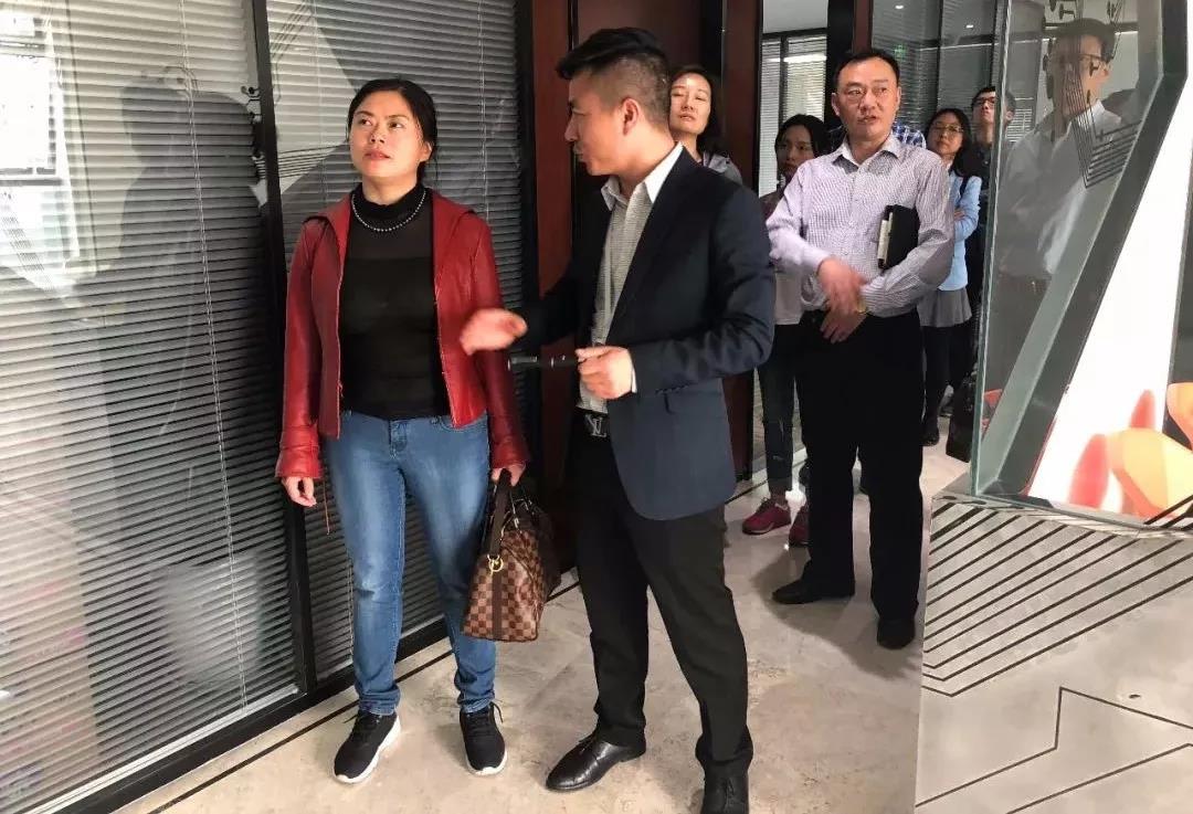 成都市委宣传部考察团一行调研明博官方网站_明博MINGBO(中国)
视觉文创产业园区