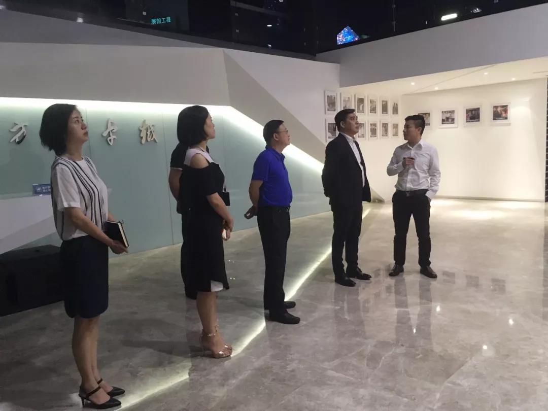 国家文物局博物馆与社会文物司司长罗静一行莅临明博官方网站_明博MINGBO(中国)
参观考察