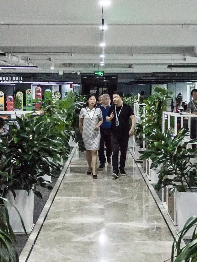 成都市新经济委副主任周洪等一行领导莅临明博官方网站_明博MINGBO(中国)
参观考察