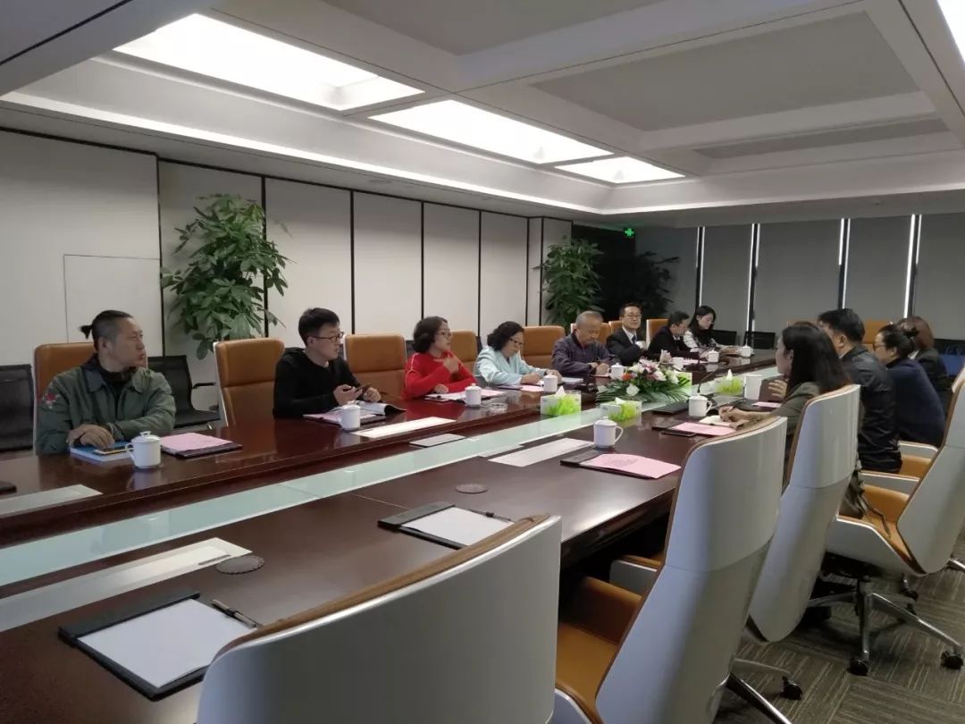 四川大学锦城学院艺术学院党总支书记邓生庆一行8人 莅临明博官方网站_明博MINGBO(中国)
参观考察