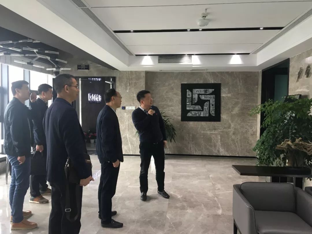 龙泉驿区城投公司董事长李智一行走访调研明博官方网站_明博MINGBO(中国)
集团