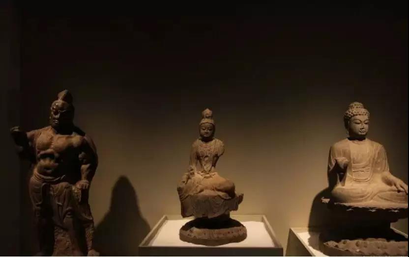 明博官方网站_明博MINGBO(中国)
作·撰未来 | 揭秘《梵天东土·并蒂莲花》中印雕塑艺术展！