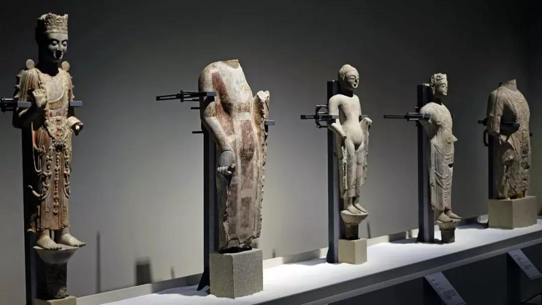 明博官方网站_明博MINGBO(中国)
作·撰未来 | 揭秘《梵天东土·并蒂莲花》中印雕塑艺术展！