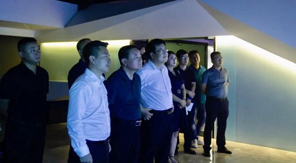 铜川市王益区人大常委会主任贺建东率区政府领导班子一行赴明博官方网站_明博MINGBO(中国)
集团考察交流