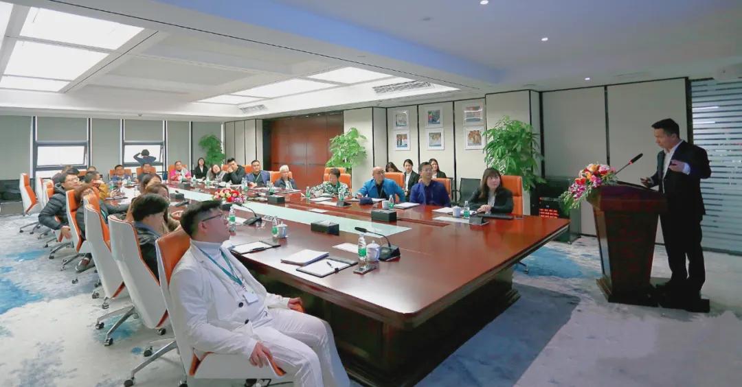 HuanXin学院企业家一行莅临明博官方网站_明博MINGBO(中国)
考察交流