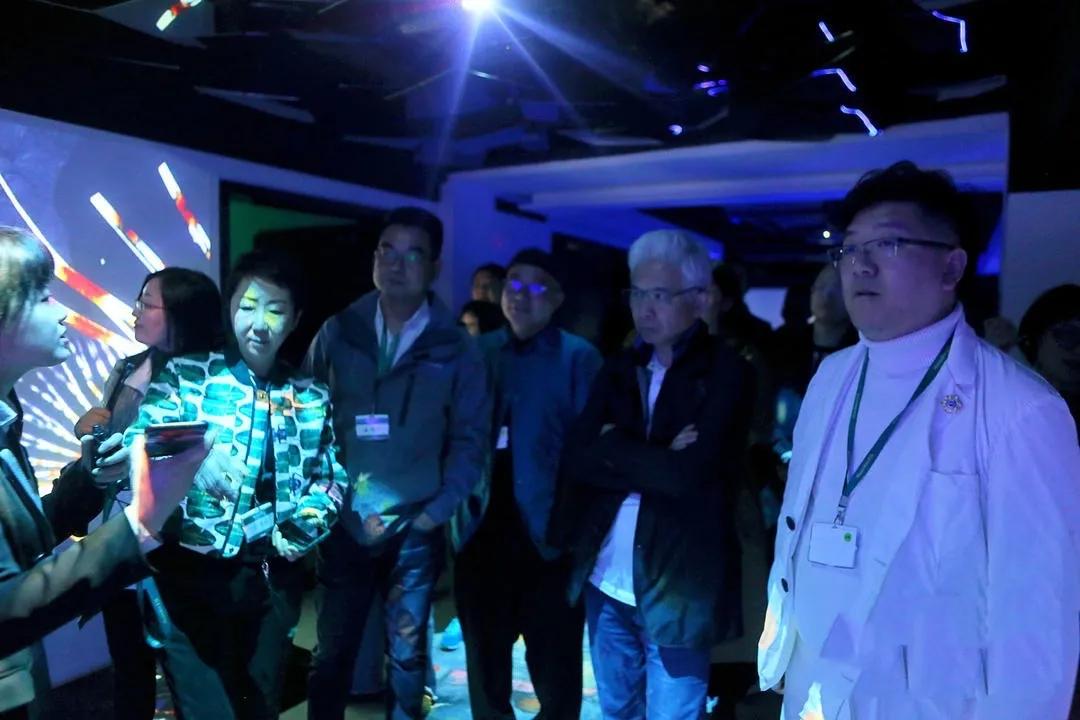HuanXin学院企业家一行莅临明博官方网站_明博MINGBO(中国)
考察交流