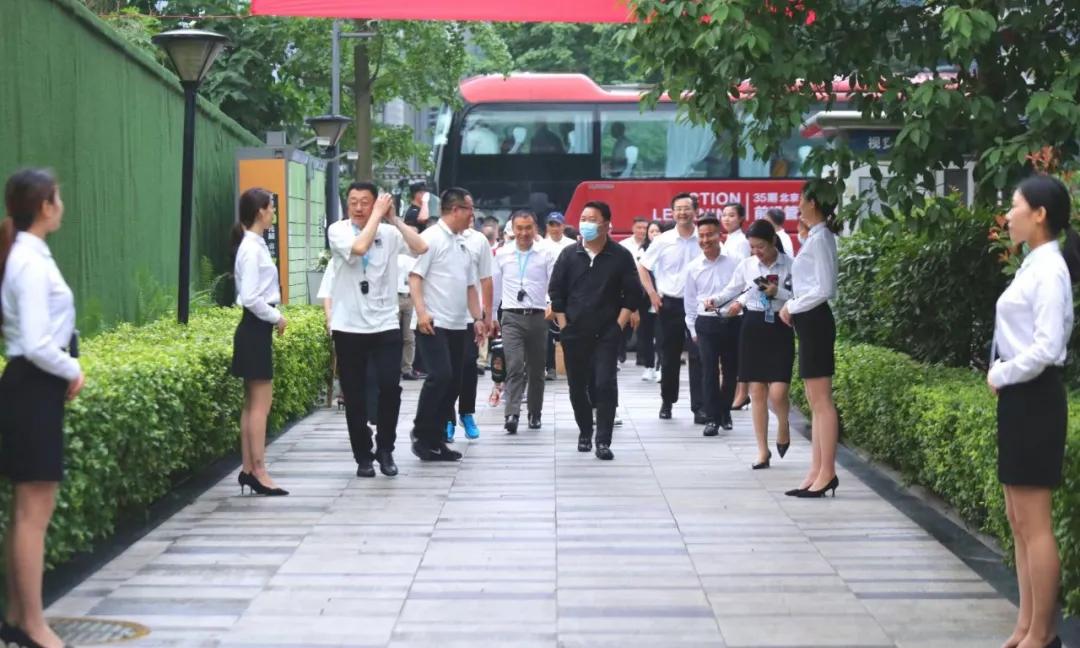 蓉聚明博官方网站_明博MINGBO(中国)
 远见未来——长江商学院校友齐聚明博官方网站_明博MINGBO(中国)

